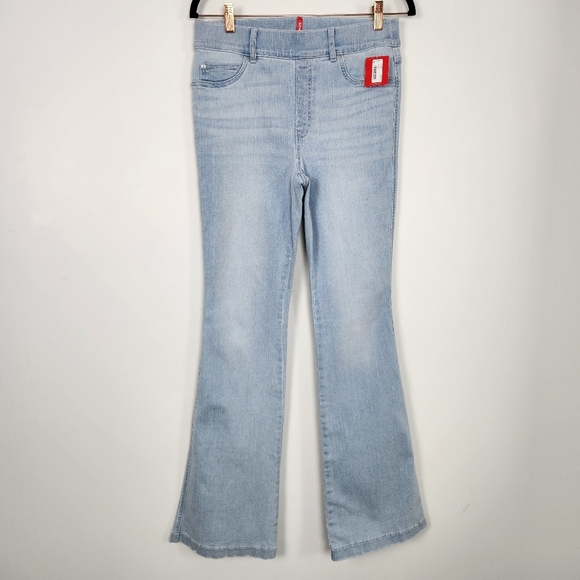NWT SPANX Retro Light Wash Flare Leg Pullon 20348R Jeans Size Medium - Picture 3 of 9